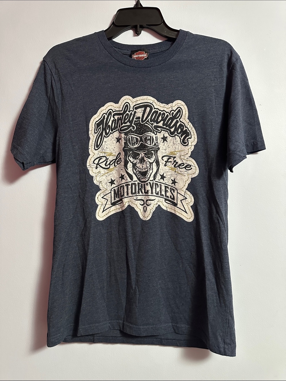 Harley-Davidson Dark Blue Graphic Tee with Cream Skull Emblem